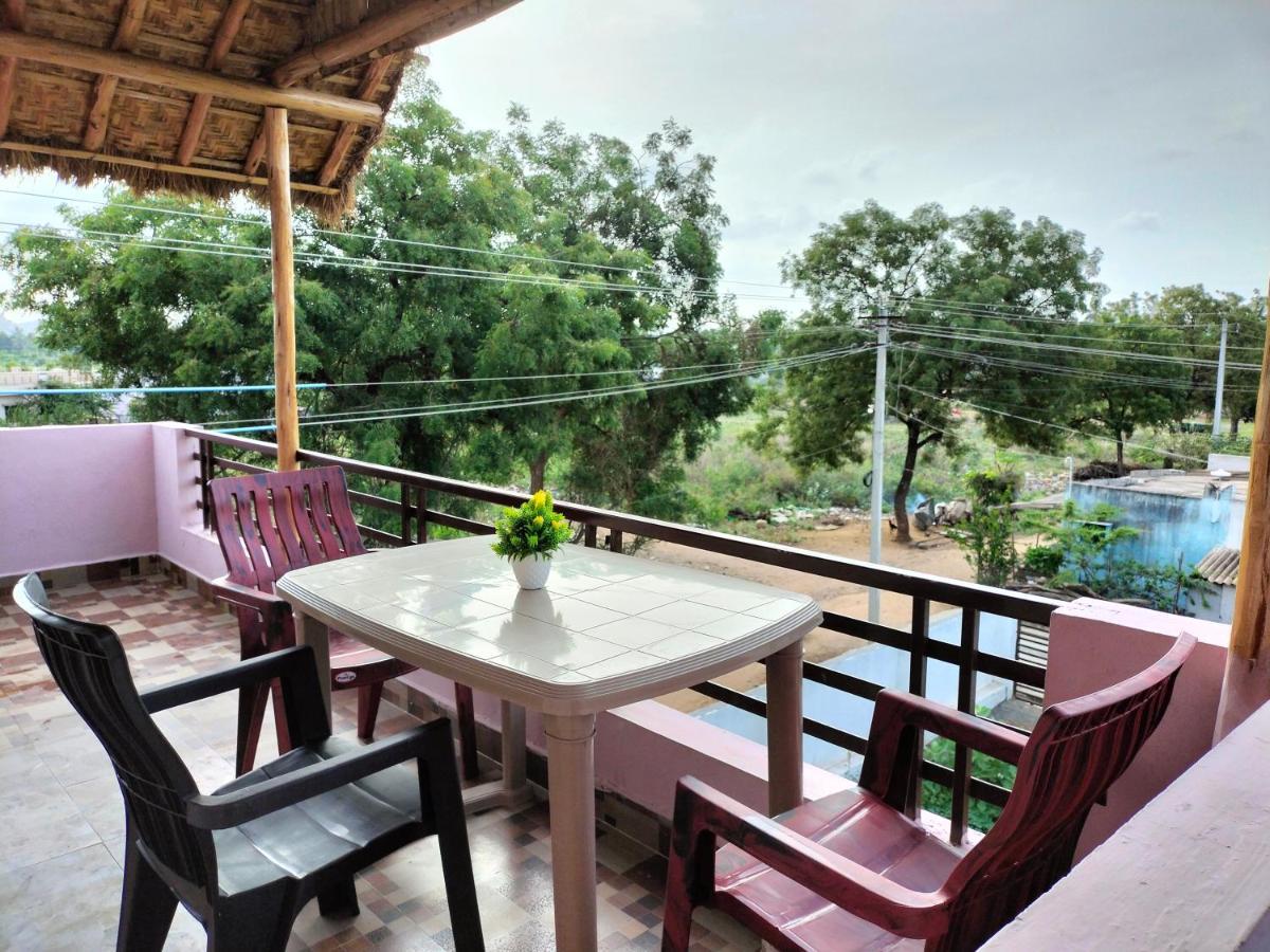 Prajwal Home Stay Hampi Bagian luar foto