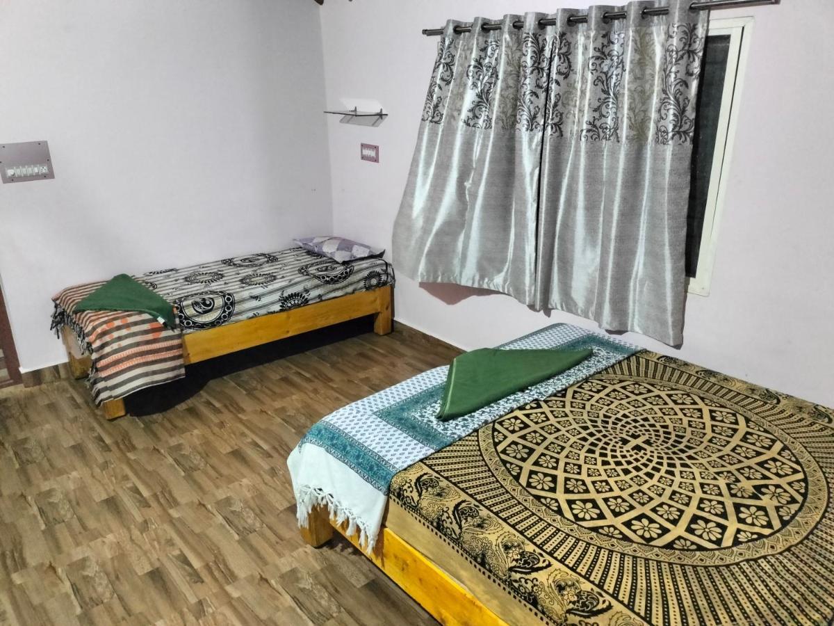 Prajwal Home Stay Hampi Bagian luar foto