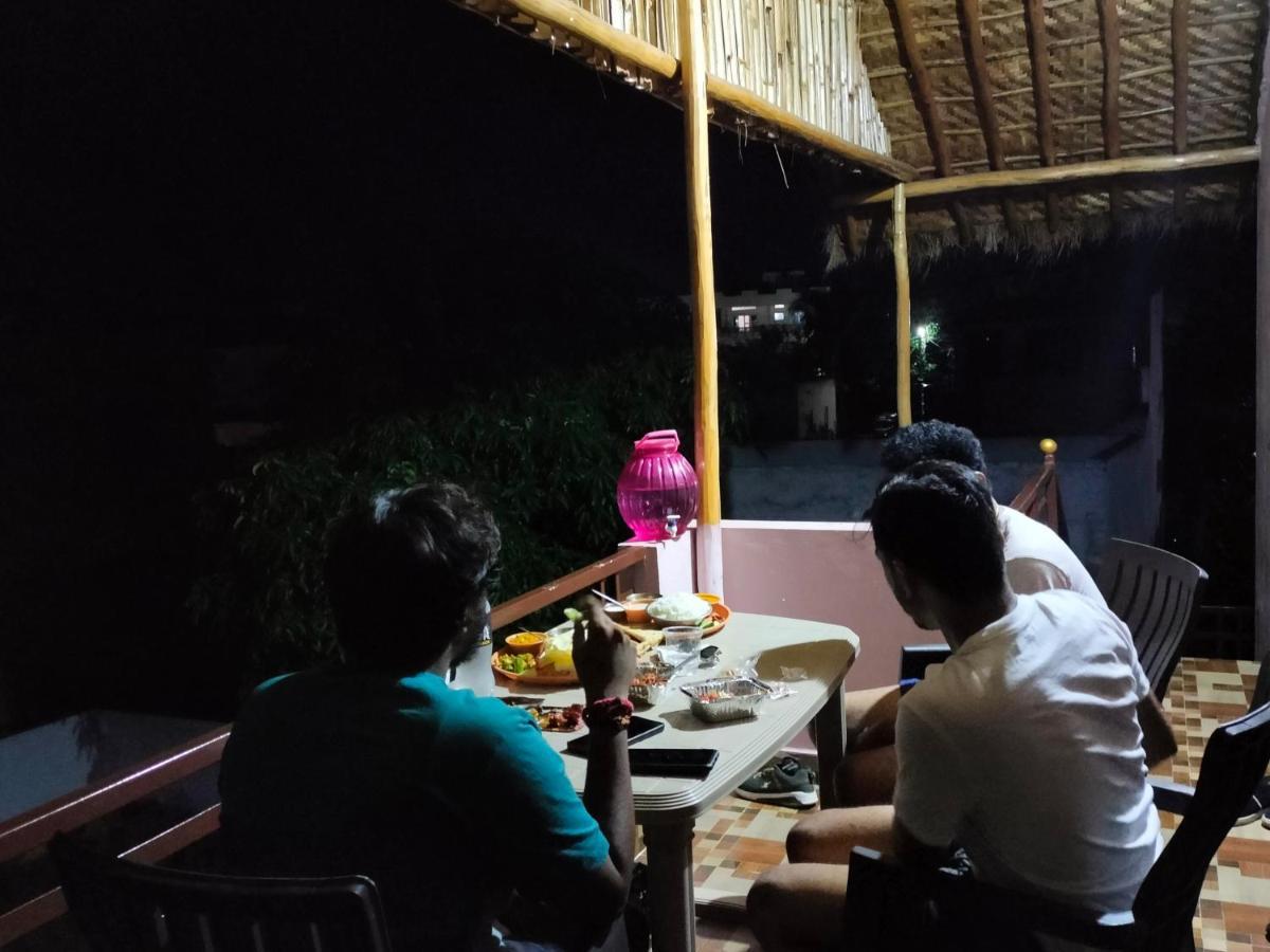 Prajwal Home Stay Hampi Bagian luar foto