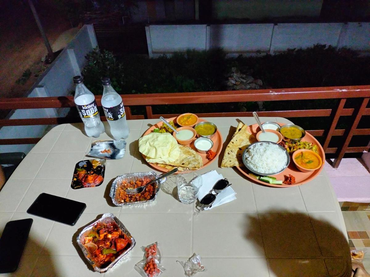 Prajwal Home Stay Hampi Bagian luar foto