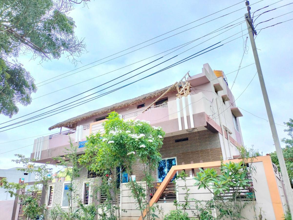 Prajwal Home Stay Hampi Bagian luar foto