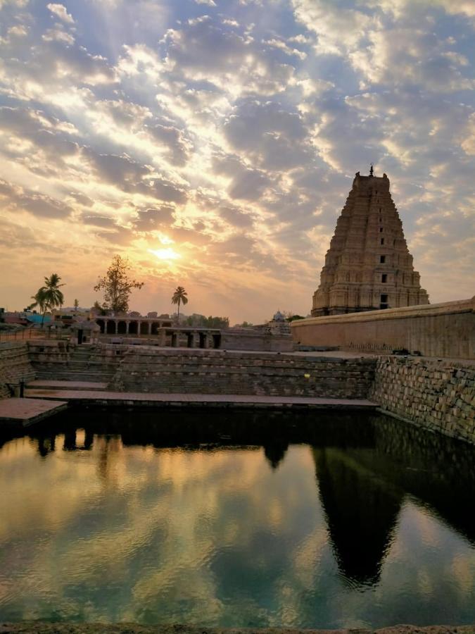 Prajwal Home Stay Hampi Bagian luar foto