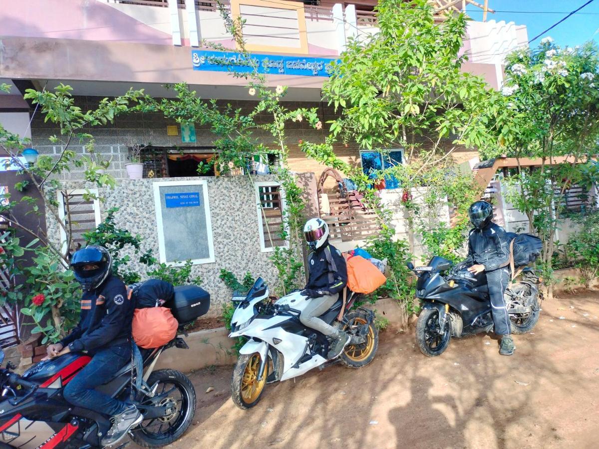 Prajwal Home Stay Hampi Bagian luar foto