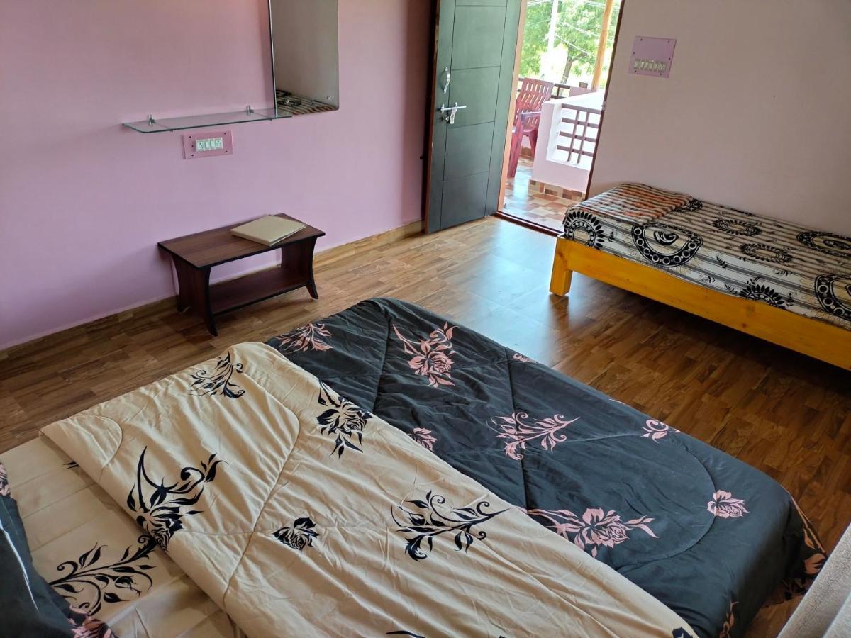Prajwal Home Stay Hampi Bagian luar foto