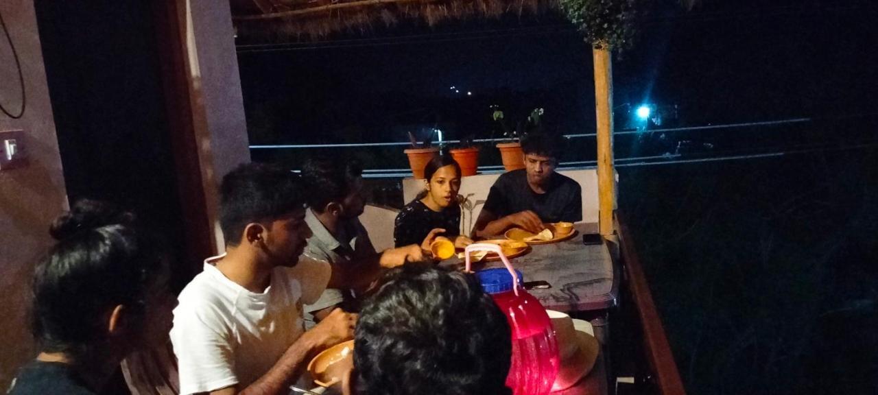 Prajwal Home Stay Hampi Bagian luar foto