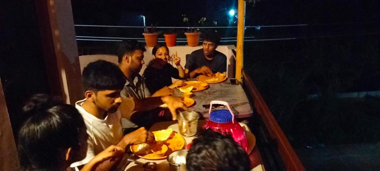 Prajwal Home Stay Hampi Bagian luar foto